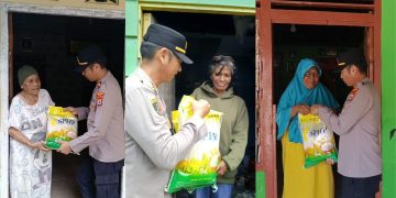 Program Jumat Berkah, Polsek Namlea Bagi Beras Untuk Para Janda