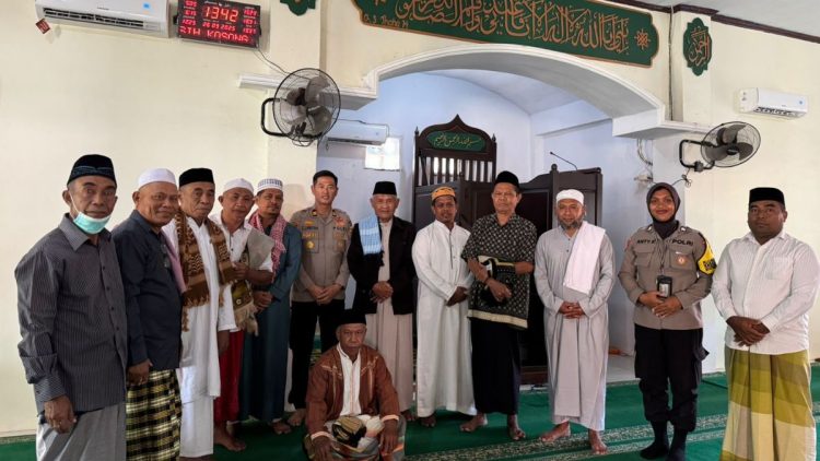 Silaturahmi Kapolsek Namlea dengan Jamaah Jabal Nur, Ajak Orang Tua Awasi Anak
