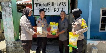 Program Polisi Mengaji, Kapolres Buru Dukung 11 TPQ di Desa Namlea