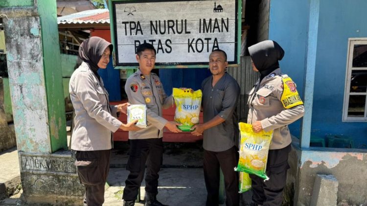 Program Polisi Mengaji, Kapolres Buru Dukung 11 TPQ di Desa Namlea