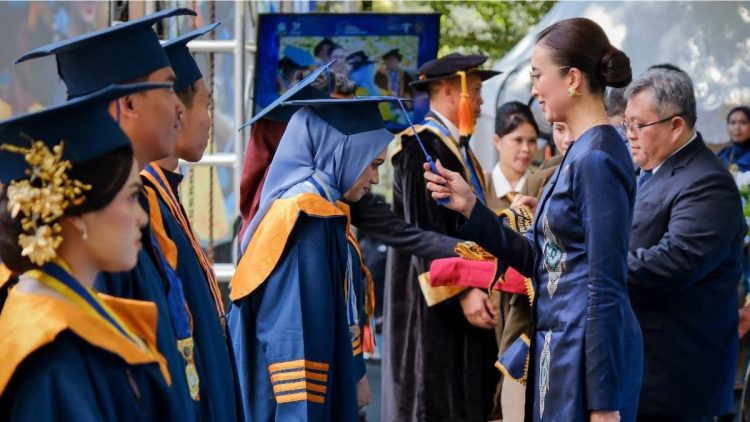 Poltekpar Makassar Luluskan 565 Wisudawan, Ini kata Menpar