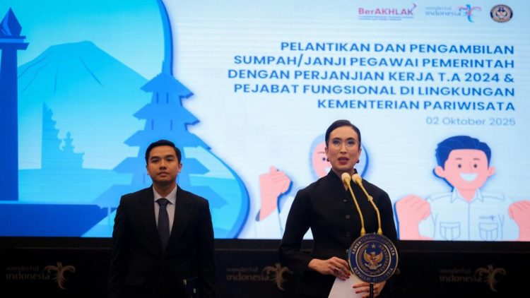 Menpar Widiyanti Lantik 610 PPPK dan 12 Pejabat Fungsional Kemenpar