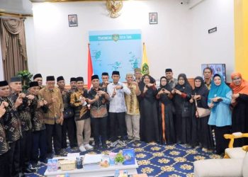 Wali Kota Tual dan Wakilnya Melepas Jemaah Umroh Tahun 2025