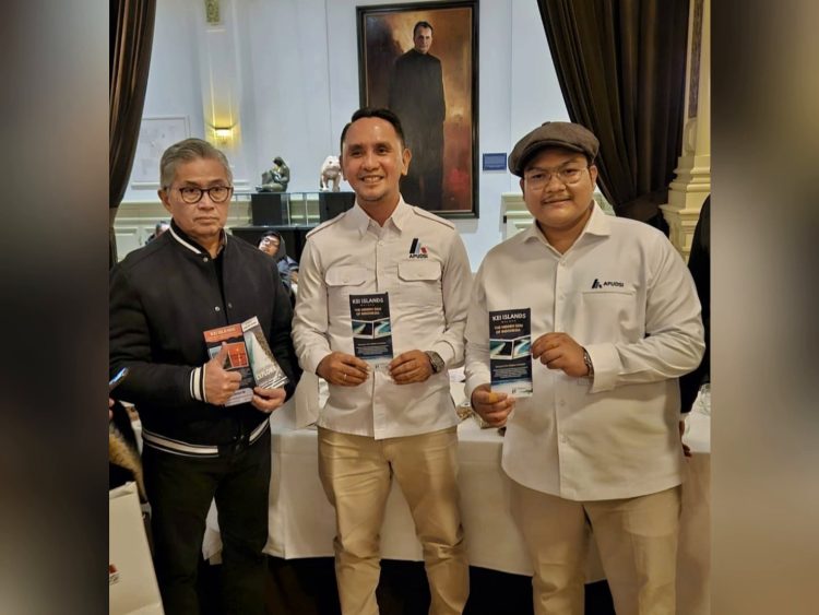 Terobosan Kei Di Eropa: Ronald Tethool ‘Go Internasional’ bersama Pantai Ngurbloat