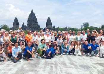 Kemenpar Dampingi 128 Turis Premium Prancis Kunjungi Borobudur dan Prambanan