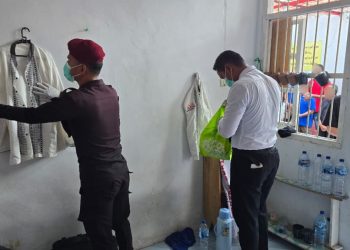 Razia Pagi di Lapas Namlea, Petugas Sita Barang Terlarang