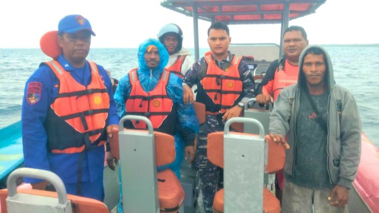 Tim SAR Gabungan Selamatkan Dua Warga yang Hilang di Perairan Tual