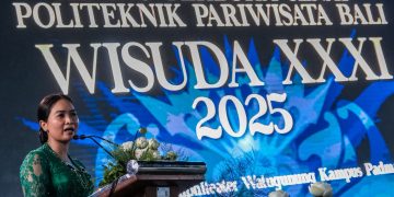 Wisuda ke-31 Poltekpar Bali, Wamenpar: Jangan Cari Kerja, Tapi Ciptakan Peluang!