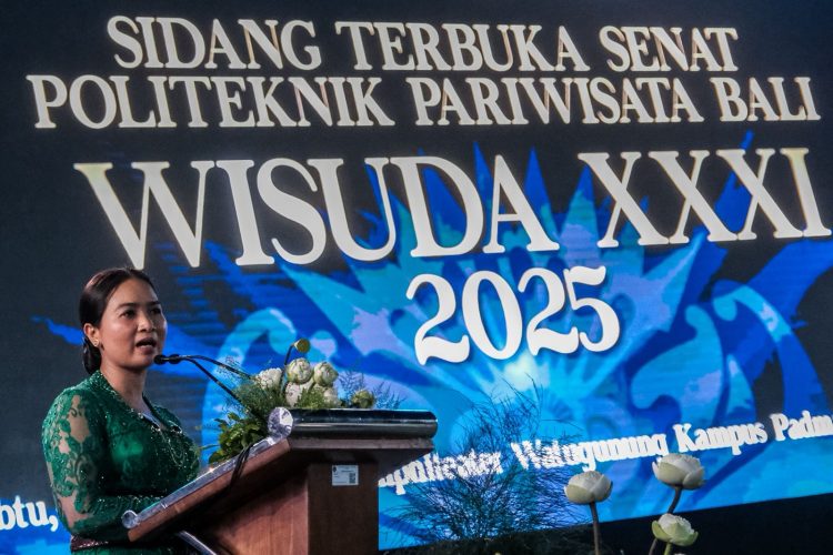 Wisuda ke-31 Poltekpar Bali, Wamenpar: Jangan Cari Kerja, Tapi Ciptakan Peluang!