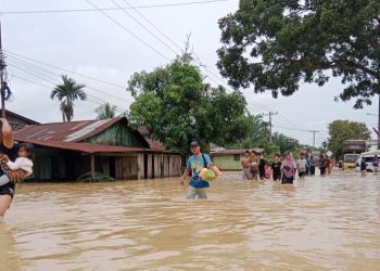 “Lengkap Penderitaan”: Teriakan Lelah Warga Pematang Tengah yang Terombang-ambing di Tengah Banjir