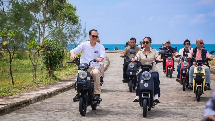 Wamenpar Pastikan Kesiapan Destinasi Wisata di Anyer Hadapi Nataru