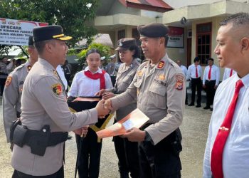 Berkinerja Baik, 21 Personel Polres Maluku Tenggara Terima Penghargaan