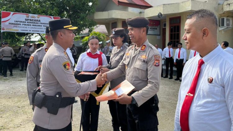 Berkinerja Baik, 21 Personel Polres Maluku Tenggara Terima Penghargaan