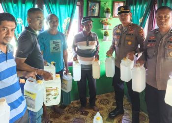 160 Liter Sopi Disita Polisi dari Dua Desa di Kabupaten Buru