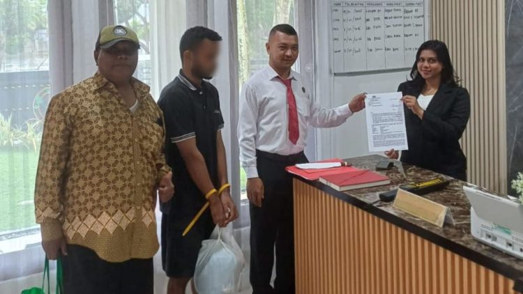 Polres Malra Serahkan Tersangka Sajam Kasus Tahun Baru ke Kejaksaan