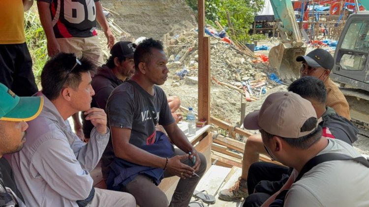 WNA China Bekerja di Tambang Gunung Botak Pakai Visa Kunjungan