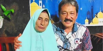 Anggota DPRD Buru Berangkatkan Nenek 64 Tahun Umroh, Warga Terharu