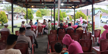 Polsek Namlea dan KNPI Gelar Buka Puasa Bersama Masyarakat di Mapolres