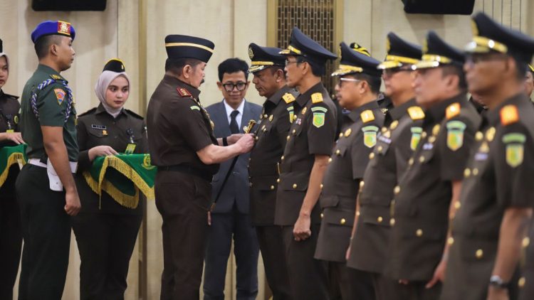 Jaksa Agung Lantik Puluhan Kajati dan Pejabat Eselon II, Ingatkan Soal Integritas!
