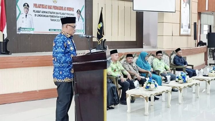 Lantik 84 Pejabat, Bupati Buru: Jangan Kerja Biasa-biasa